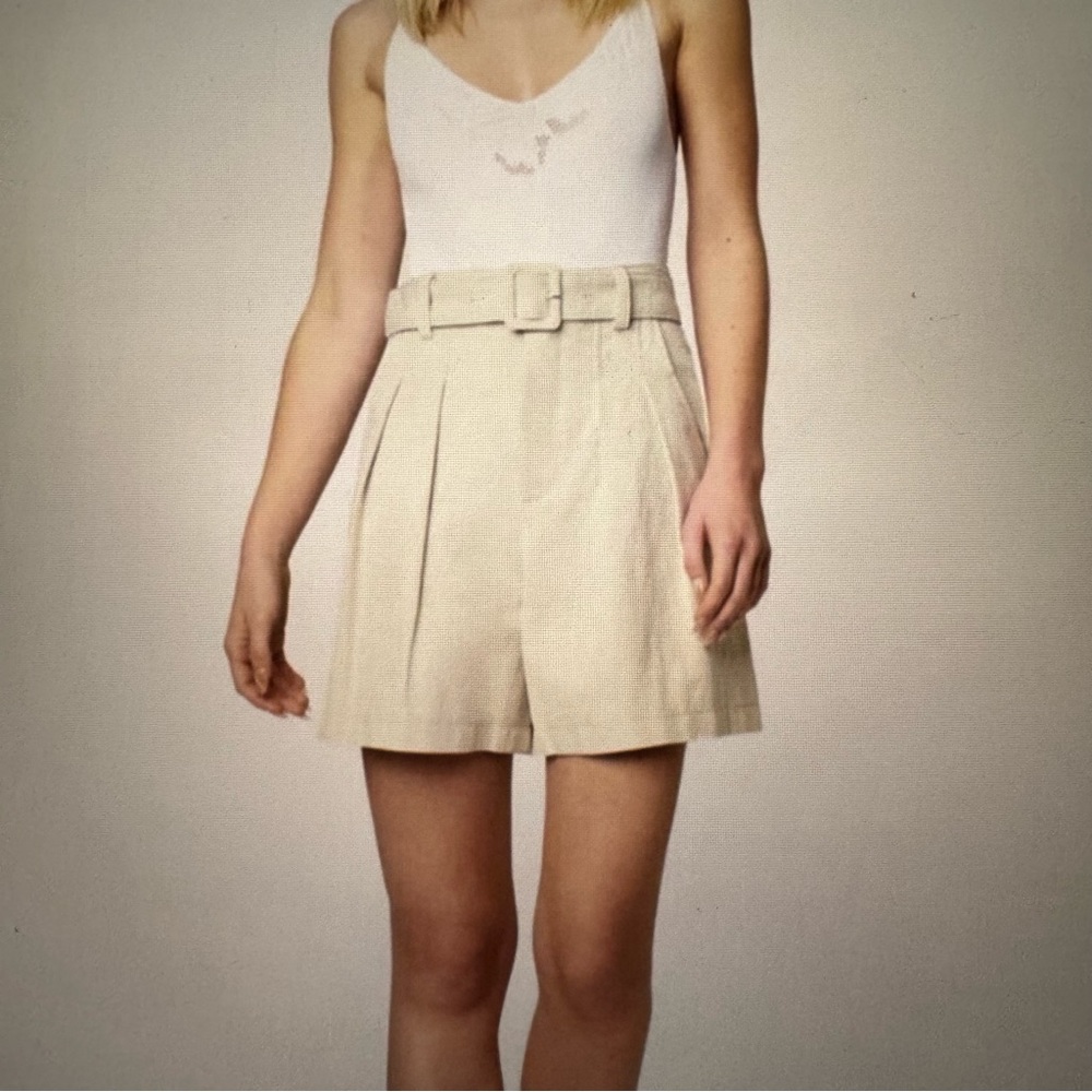 Blank NYC  Women’s Linen Shorts Size 27 Color Sand High Waist Button and Belt